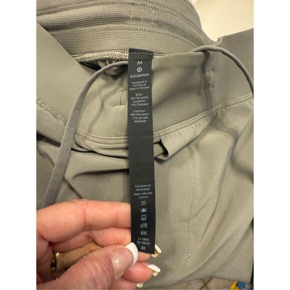 Lululemon Men’s Linerless Shorts Inside Drawstring Olive Active Comfort - Picture 6 of 7